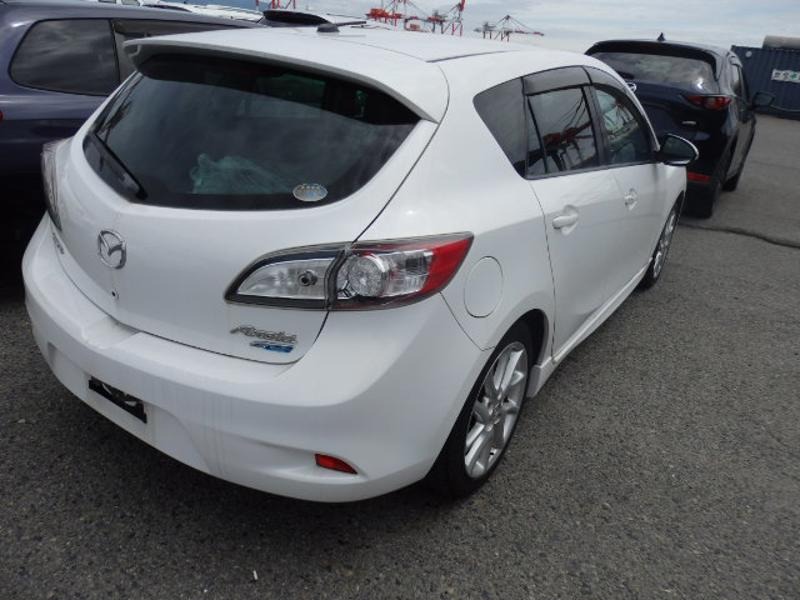 2012 Mazda Axela thumbnail
