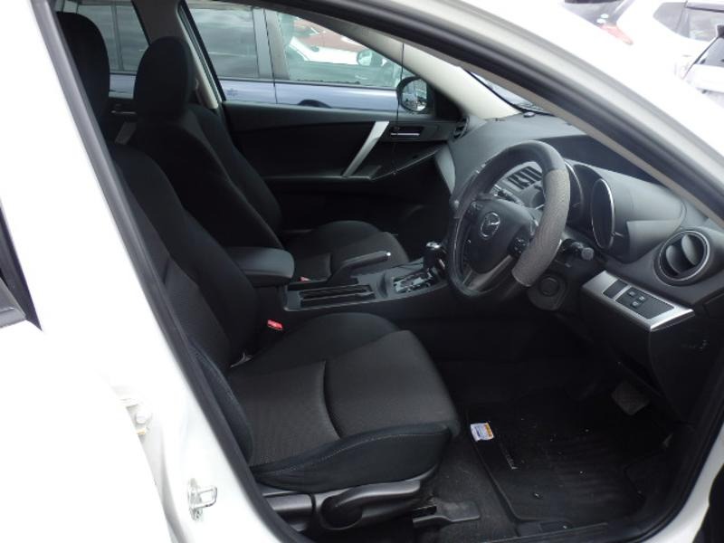 2012 Mazda Axela thumbnail