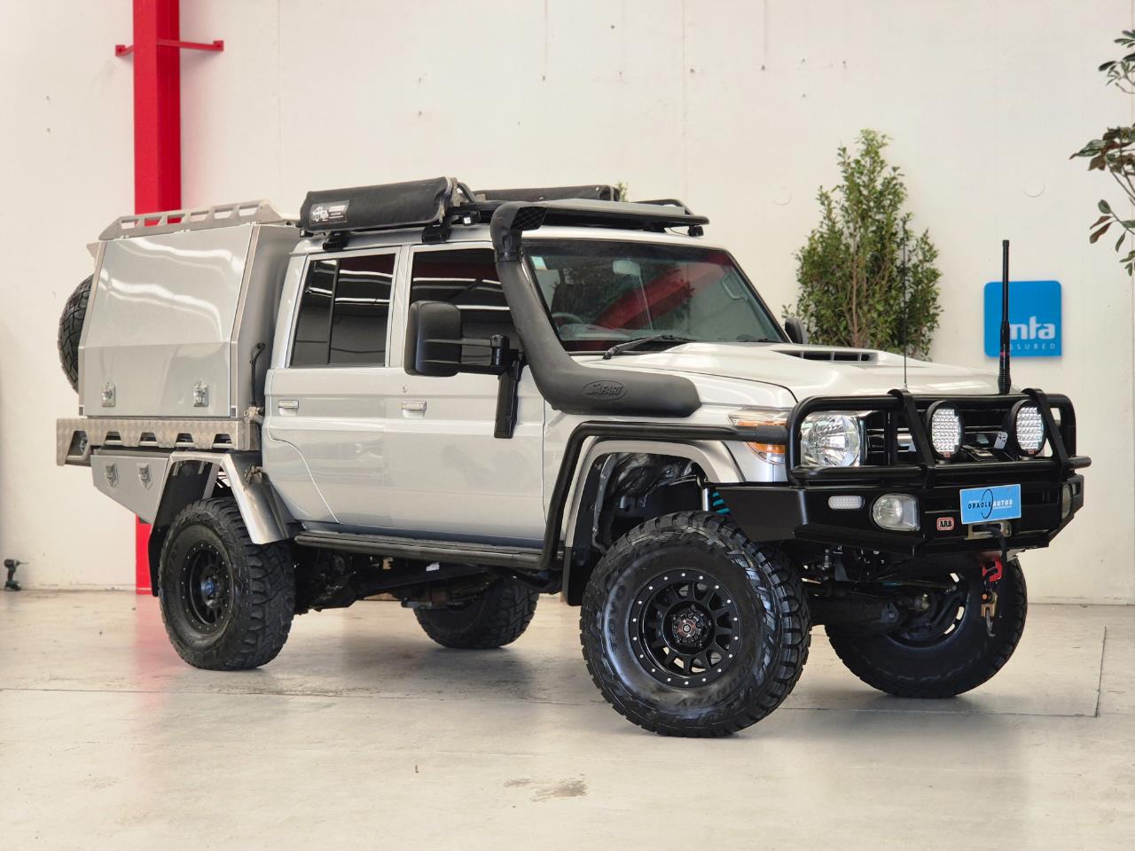 2017 Toyota Landcruiser thumbnail