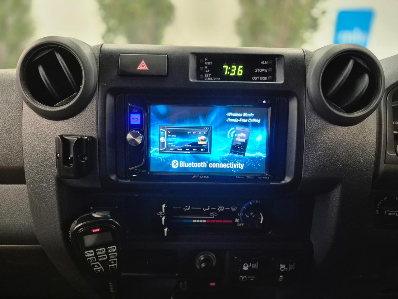 2017 Toyota Landcruiser thumbnail