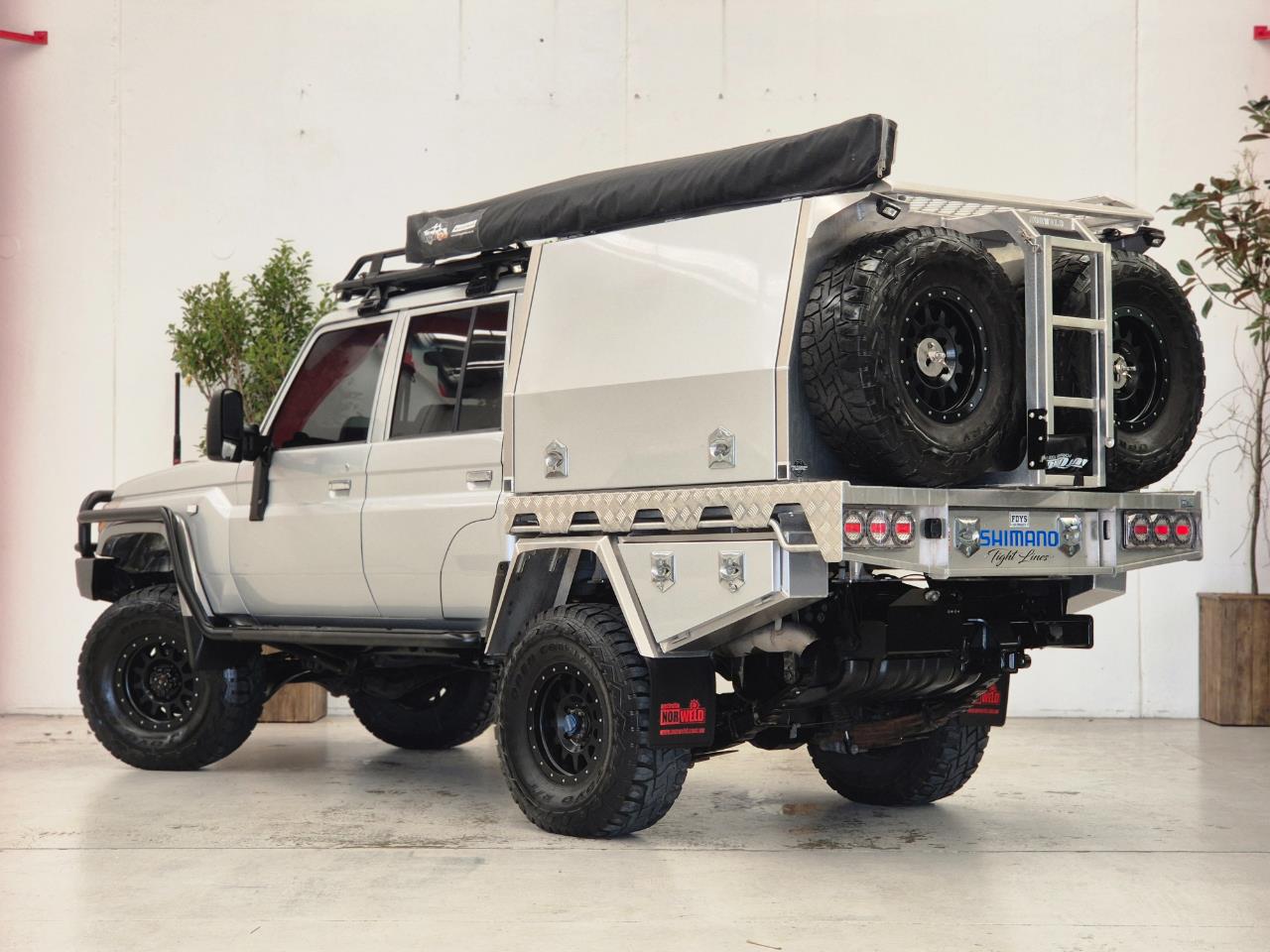 2017 Toyota Landcruiser thumbnail