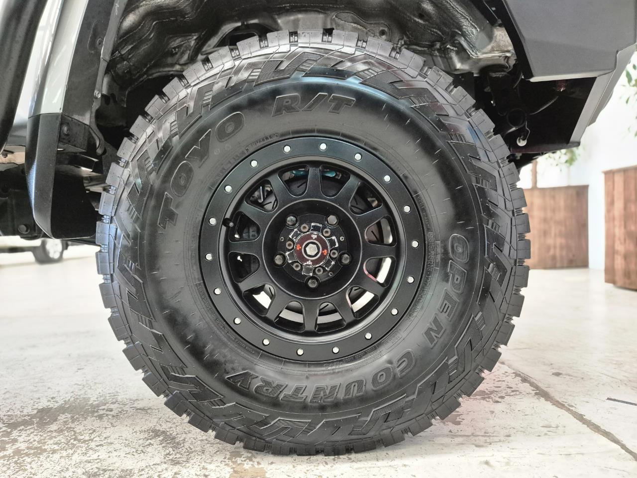 2017 Toyota Landcruiser thumbnail