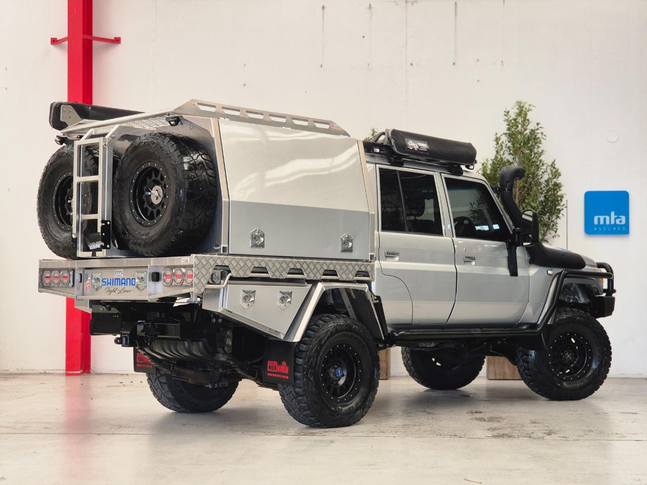 2017 Toyota Landcruiser thumbnail