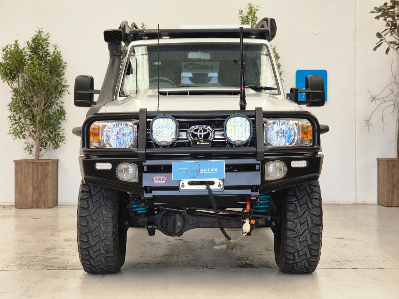 2017 Toyota Landcruiser thumbnail