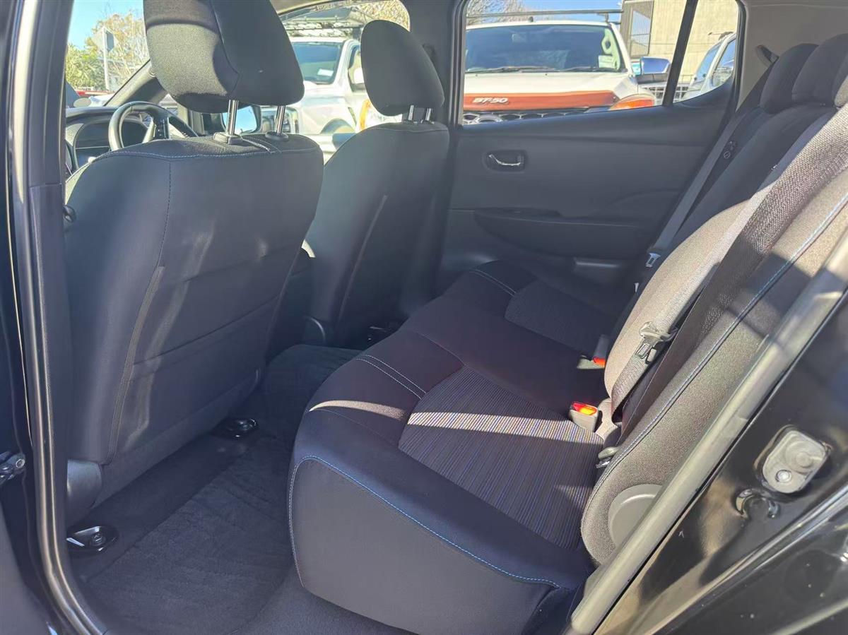 2018 Nissan Leaf thumbnail