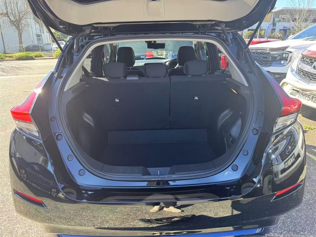 2018 Nissan Leaf thumbnail