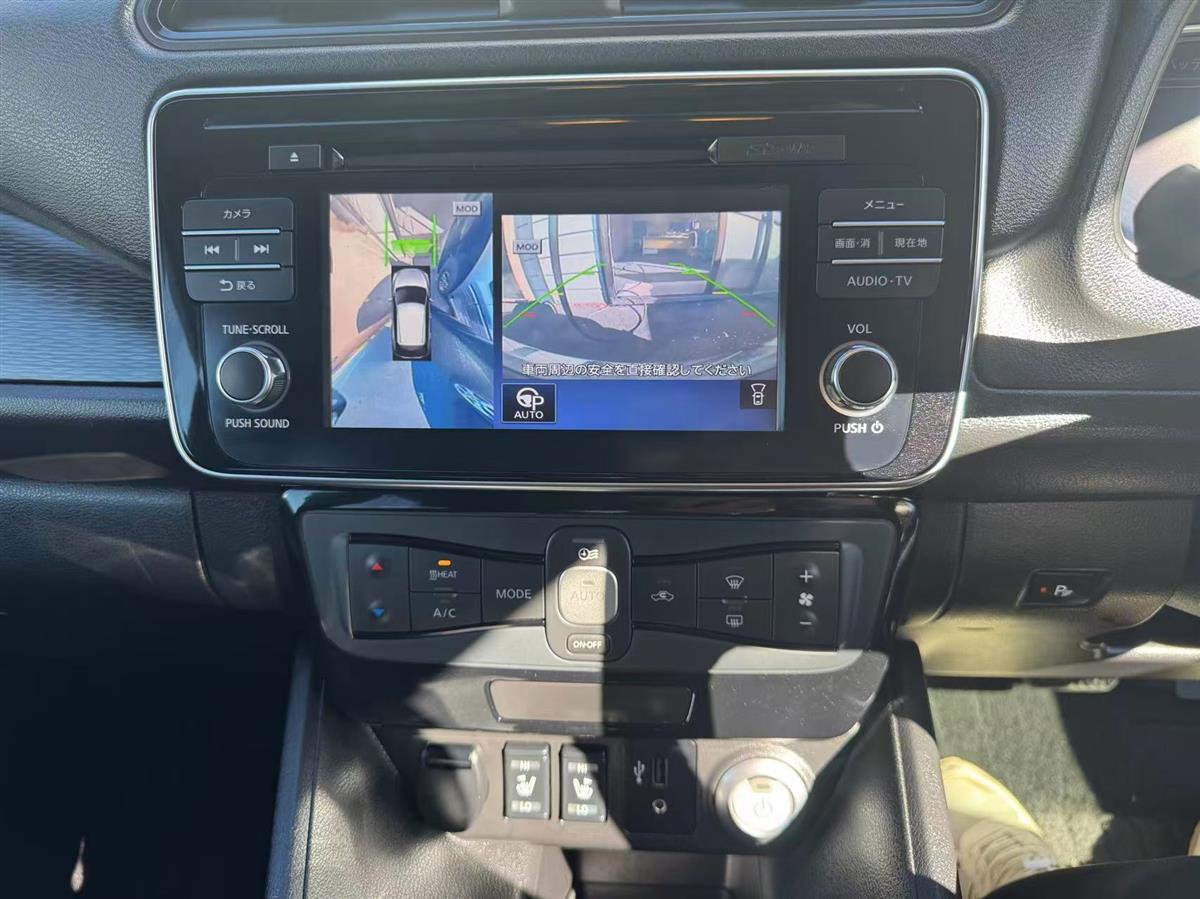 2018 Nissan Leaf thumbnail