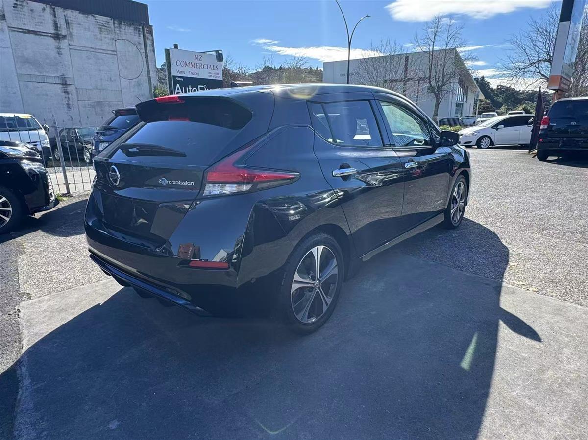 2018 Nissan Leaf thumbnail