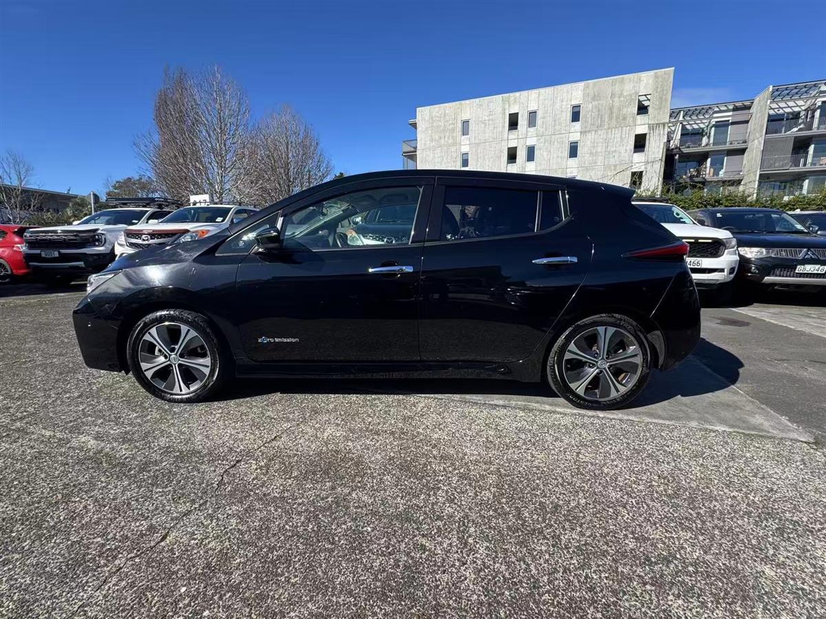 2018 Nissan Leaf thumbnail