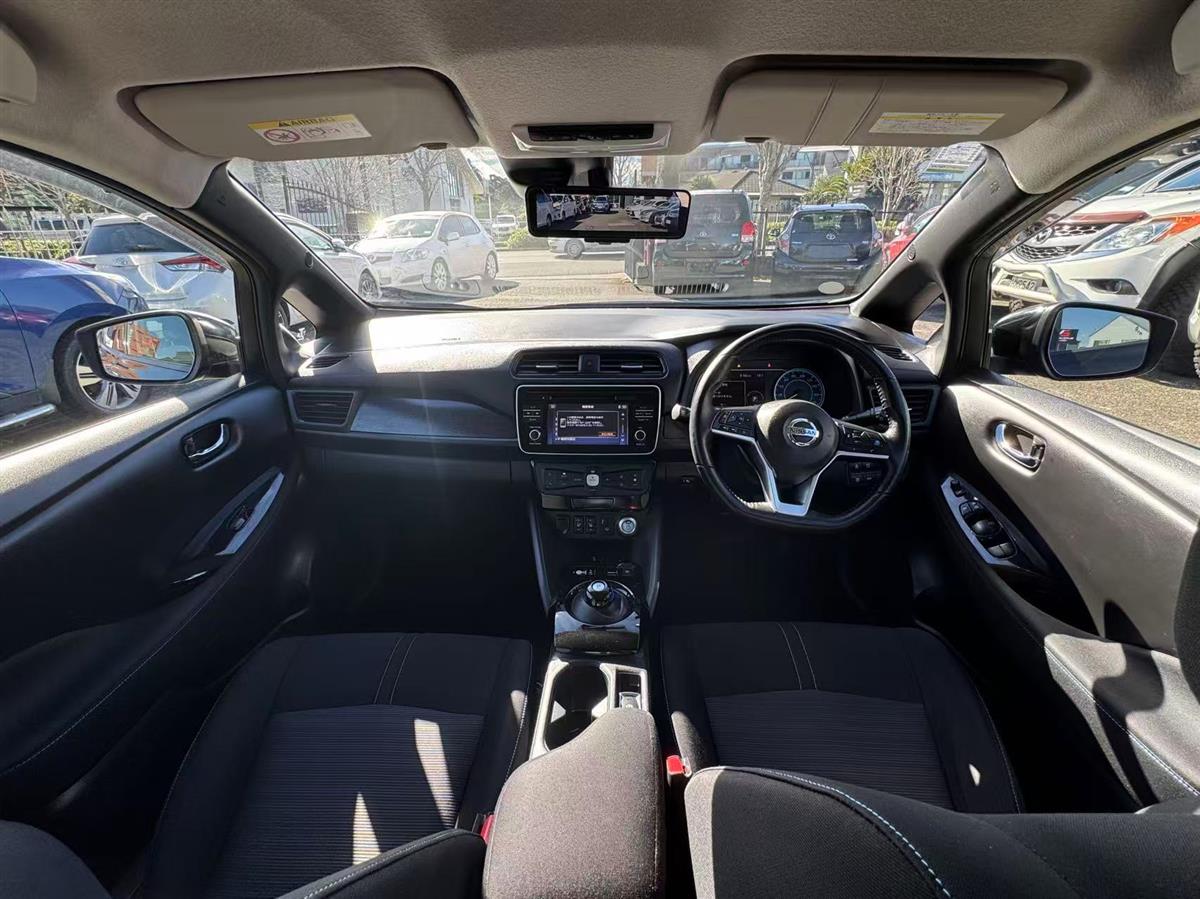 2018 Nissan Leaf thumbnail
