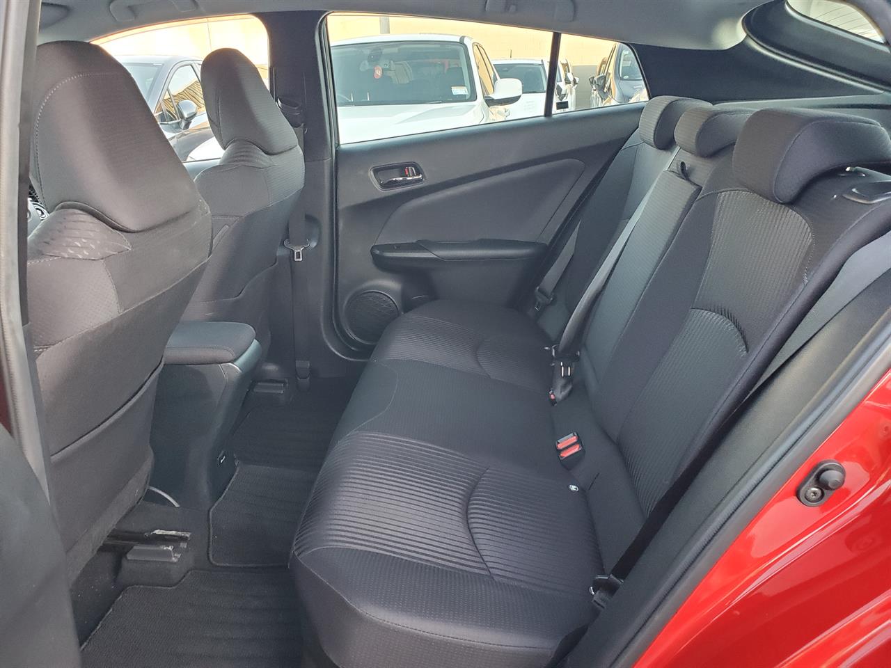 2020 Toyota Prius thumbnail