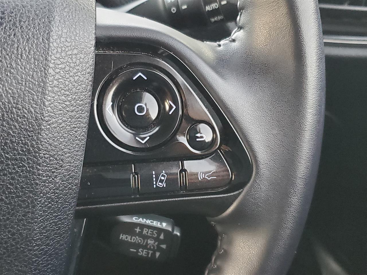 2020 Toyota Prius thumbnail