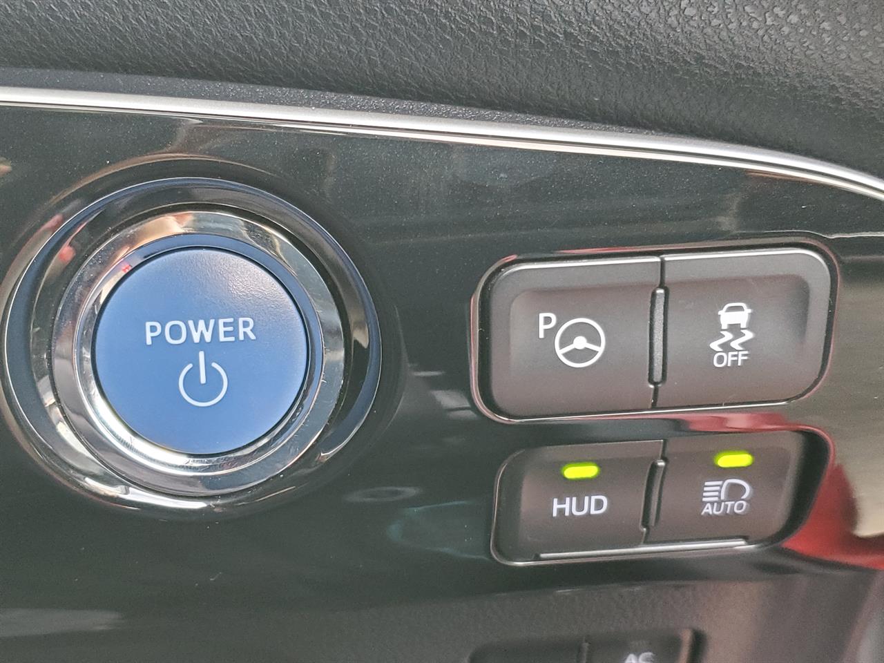 2020 Toyota Prius thumbnail