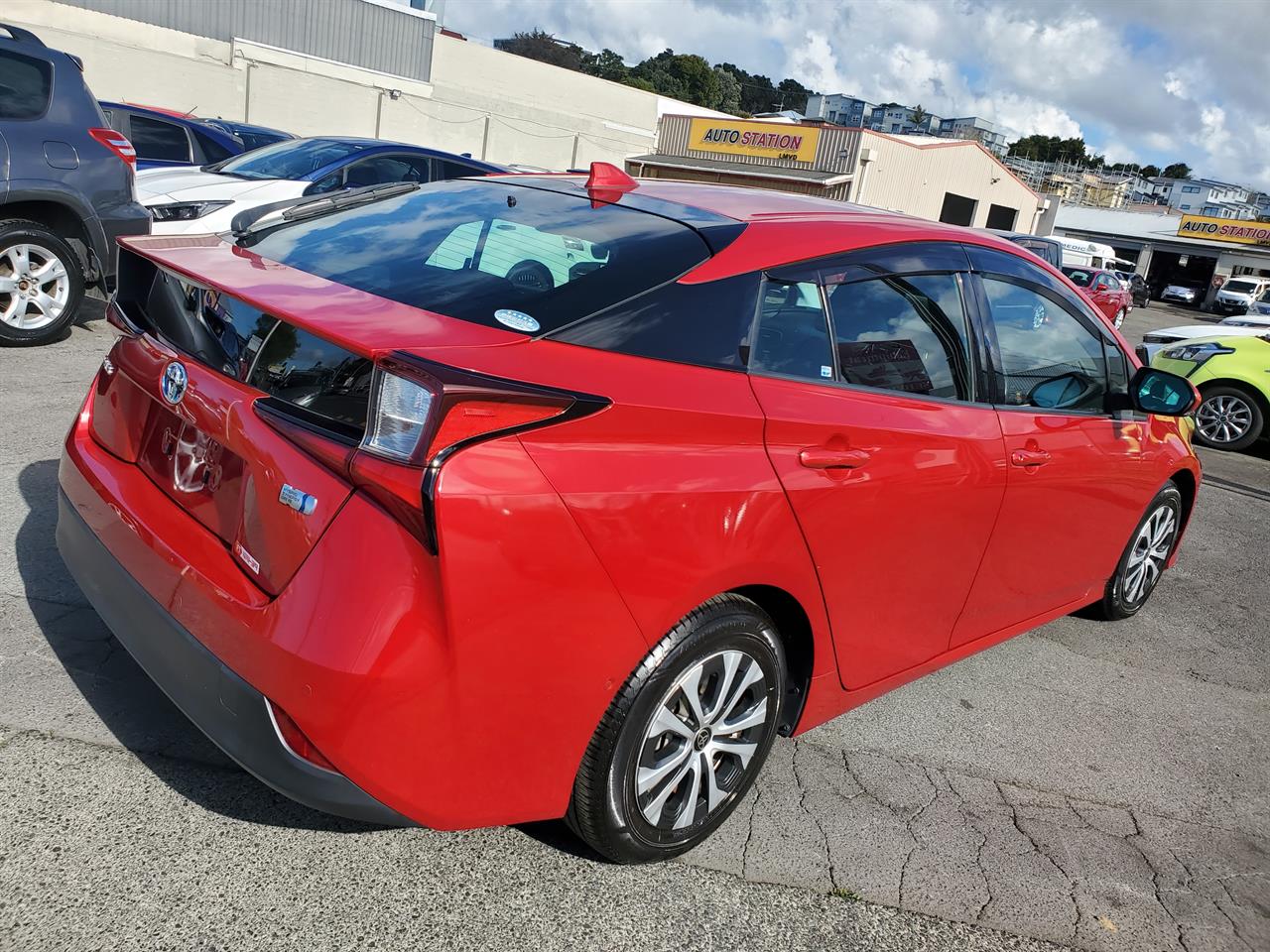 2020 Toyota Prius thumbnail