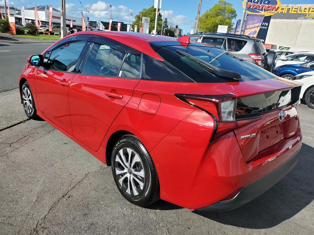 2020 Toyota Prius thumbnail