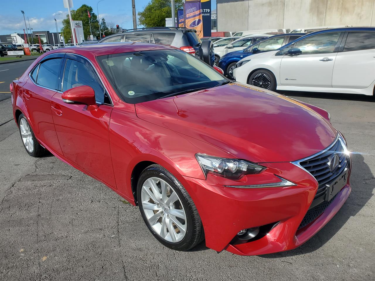 2016 Lexus IS300h thumbnail
