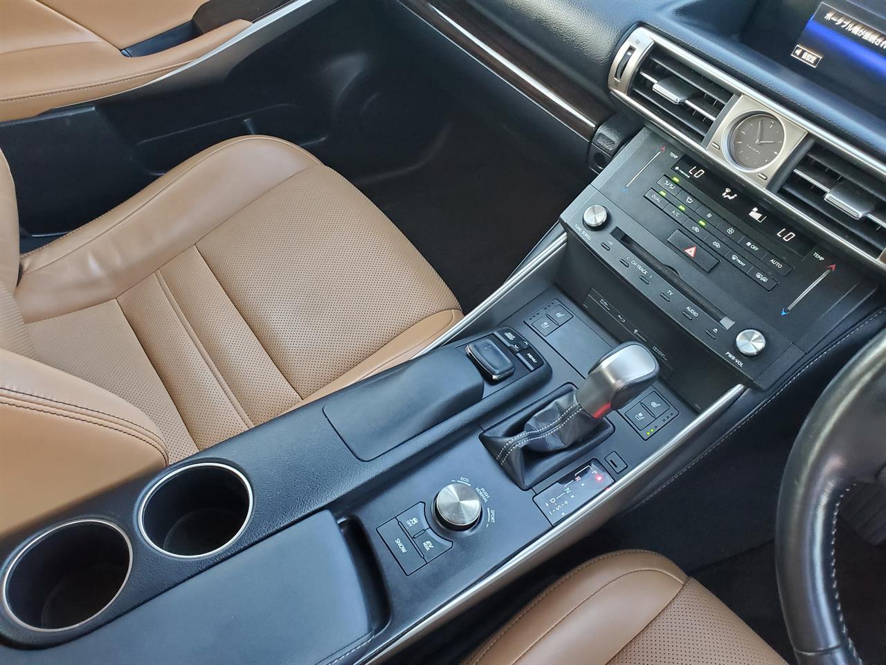 2016 Lexus IS300h thumbnail