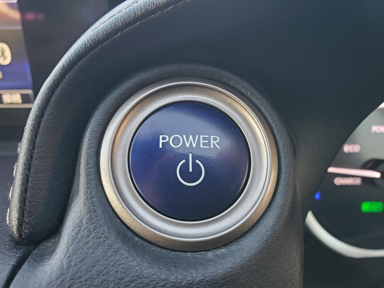 2016 Lexus IS300h thumbnail