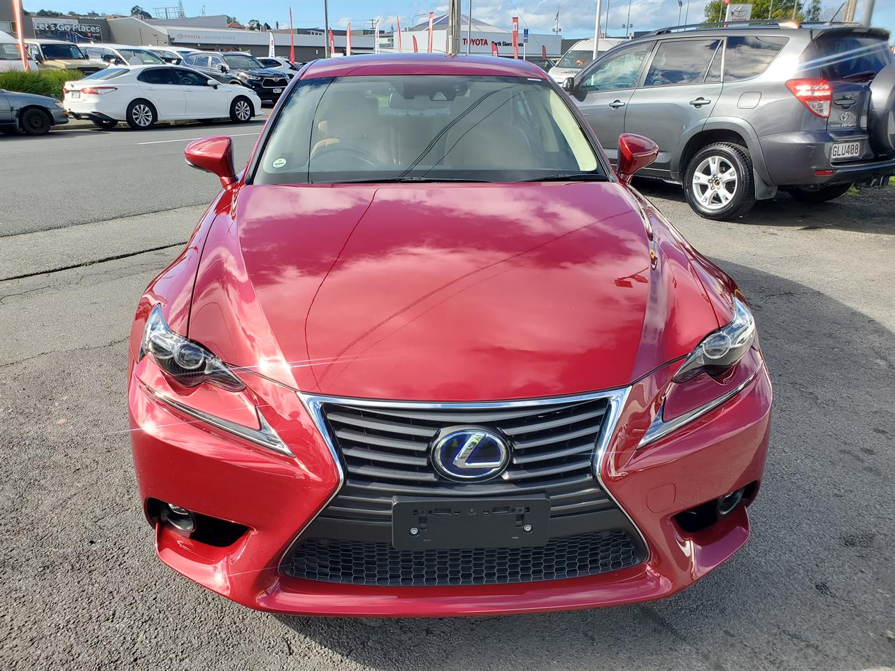 2016 Lexus IS300h thumbnail