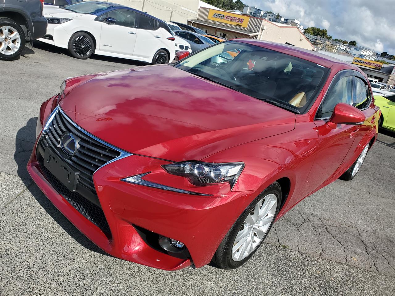 2016 Lexus IS300h thumbnail
