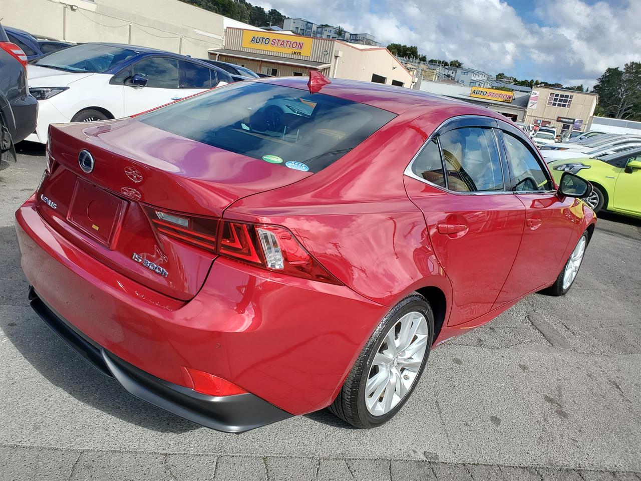 2016 Lexus IS300h thumbnail