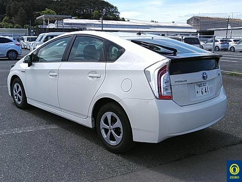 2014 Toyota Prius thumbnail