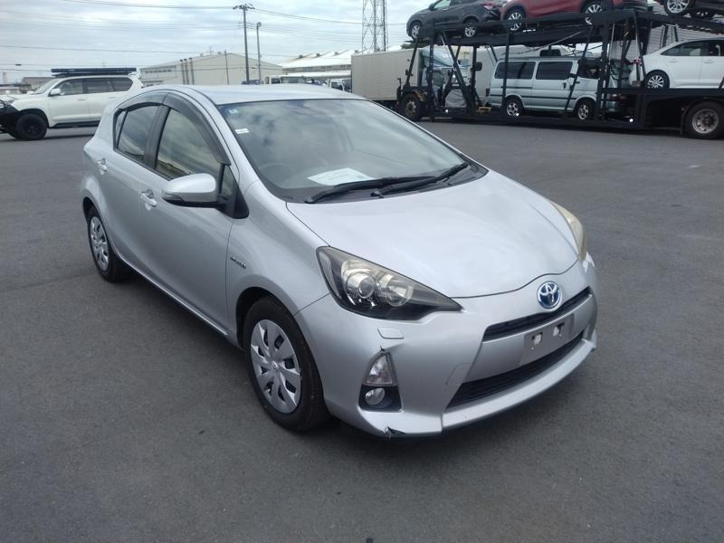 2012 Toyota Aqua thumbnail