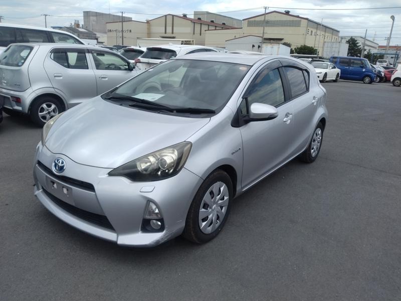 2012 Toyota Aqua thumbnail