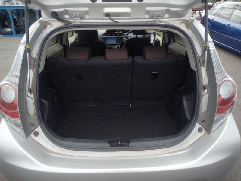 2012 Toyota Aqua thumbnail