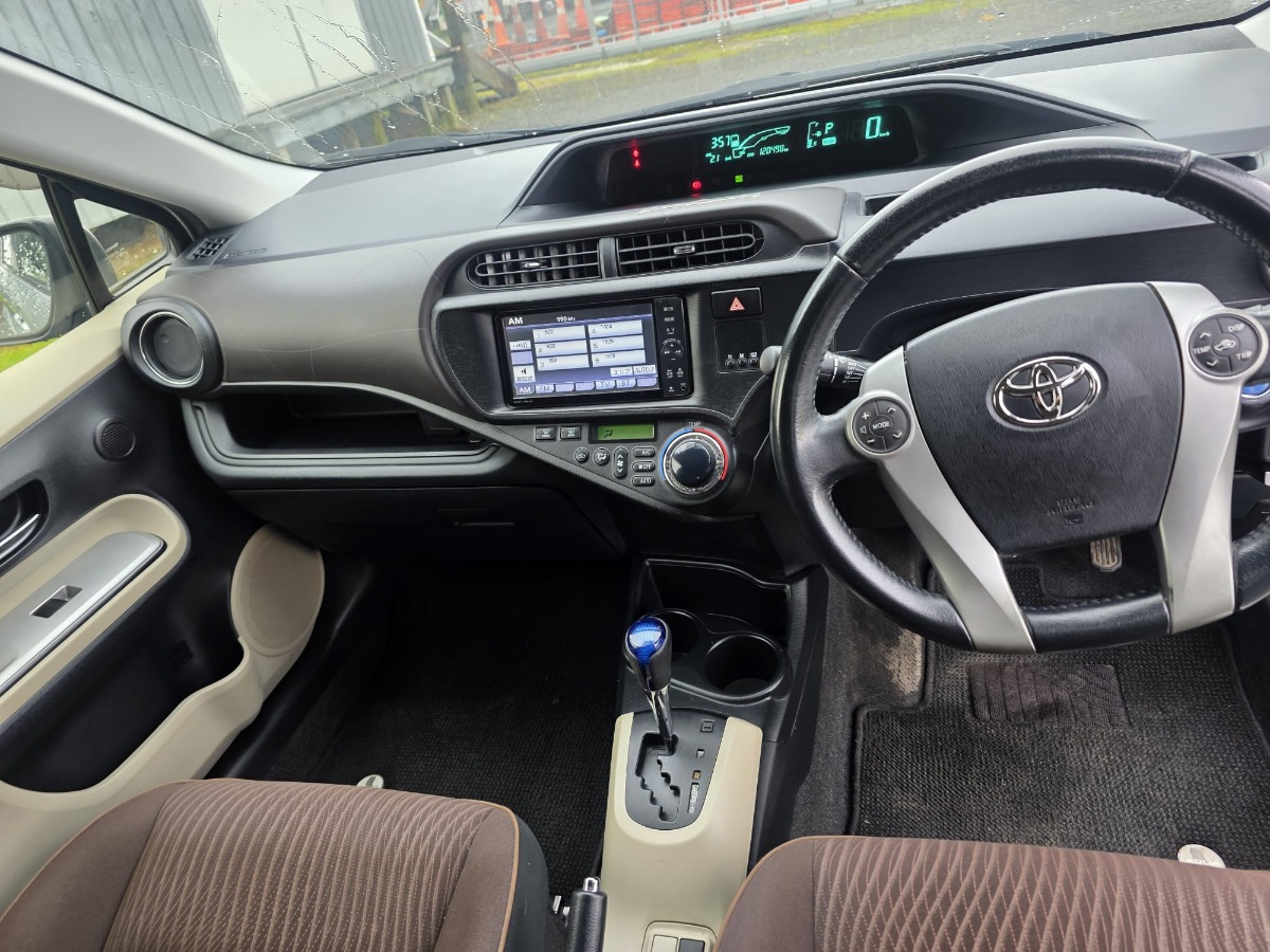 2012 Toyota Aqua thumbnail
