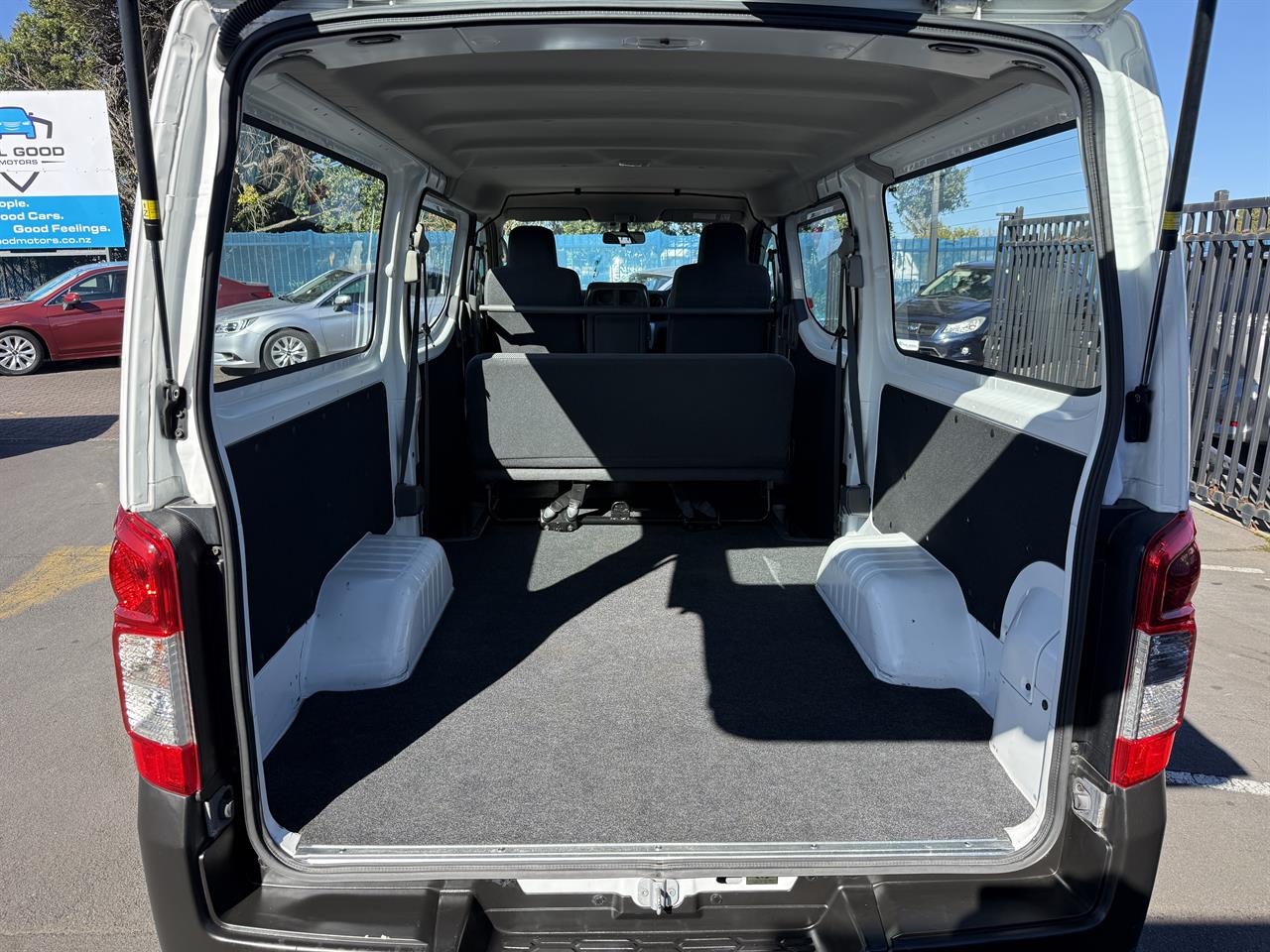 2020 Nissan NV350 thumbnail