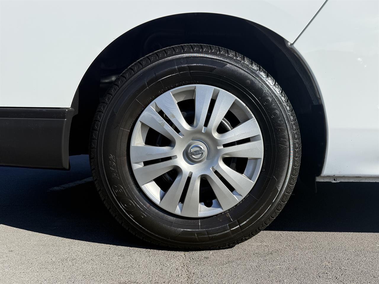 2020 Nissan NV350 thumbnail