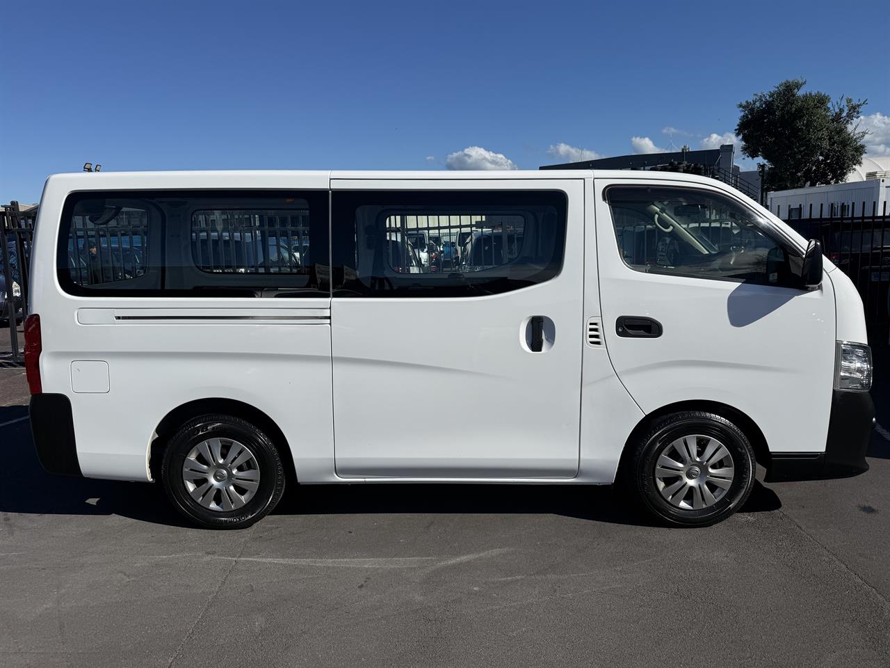 2020 Nissan NV350 thumbnail