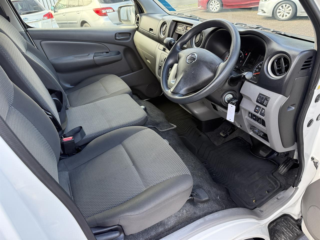 2020 Nissan NV350 thumbnail