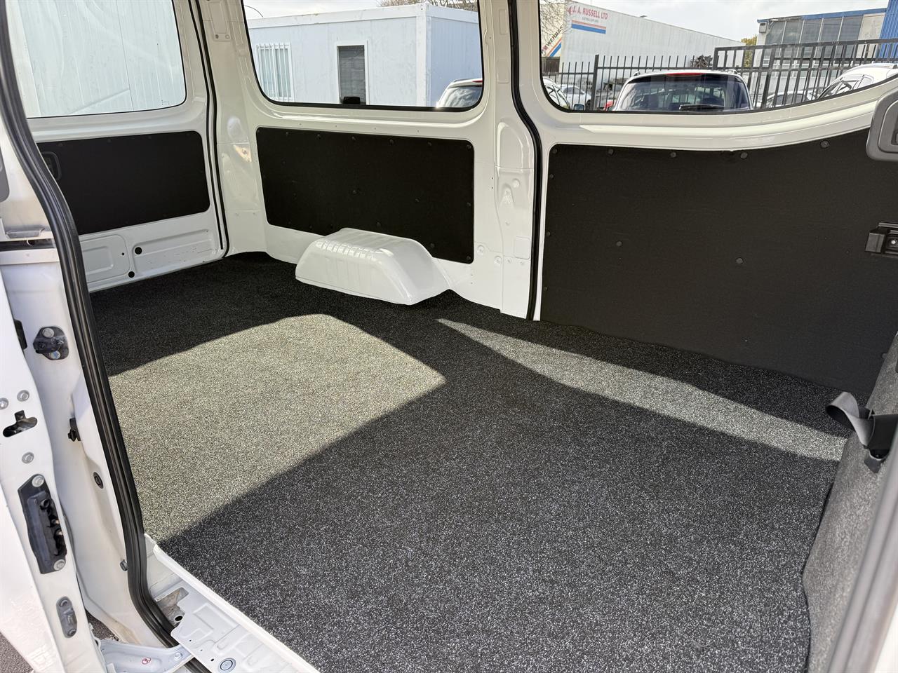 2020 Nissan NV350 thumbnail