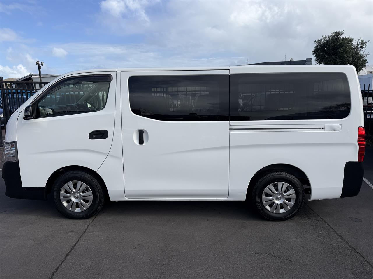 2020 Nissan NV350 thumbnail
