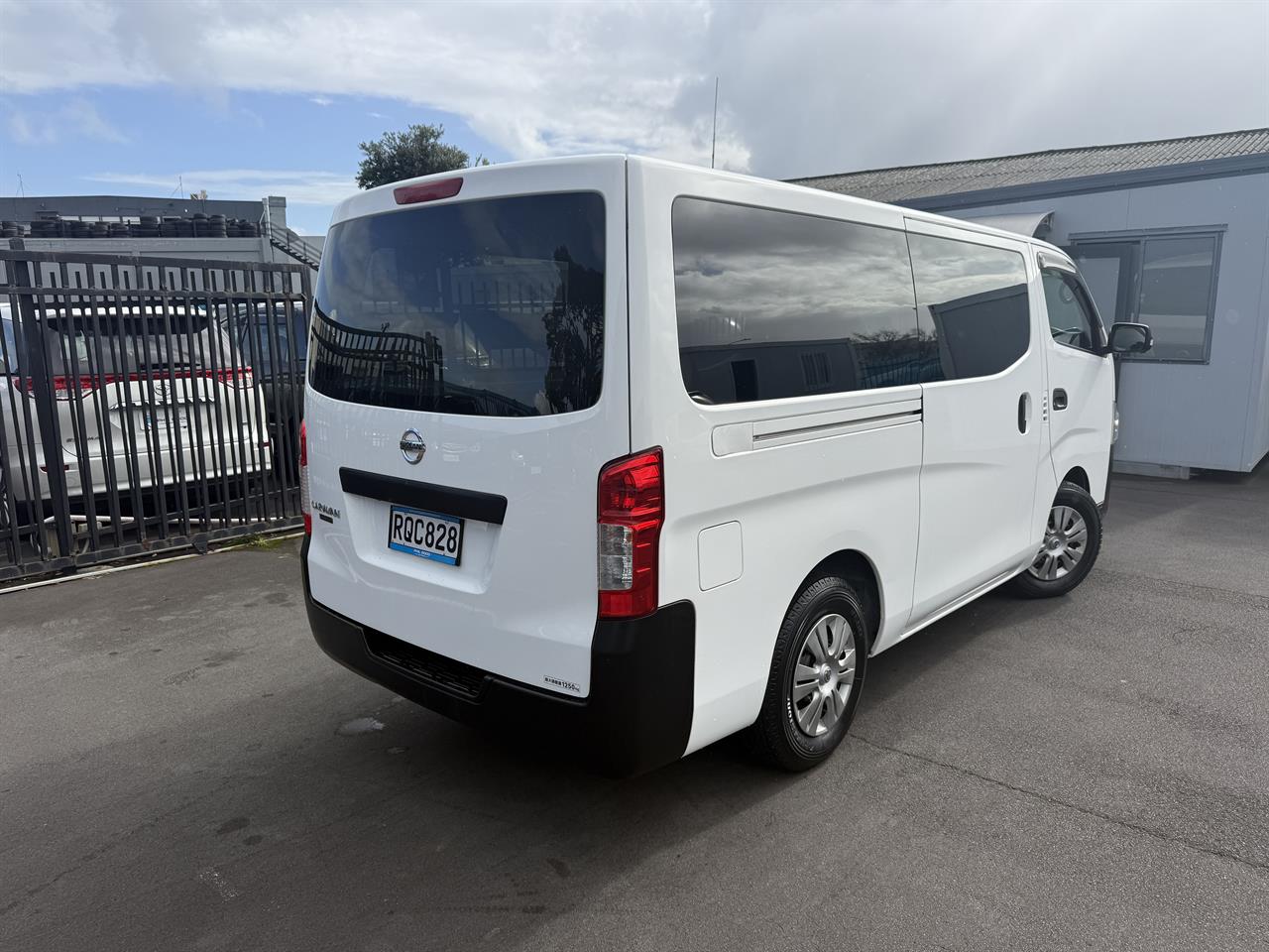 2020 Nissan NV350 thumbnail