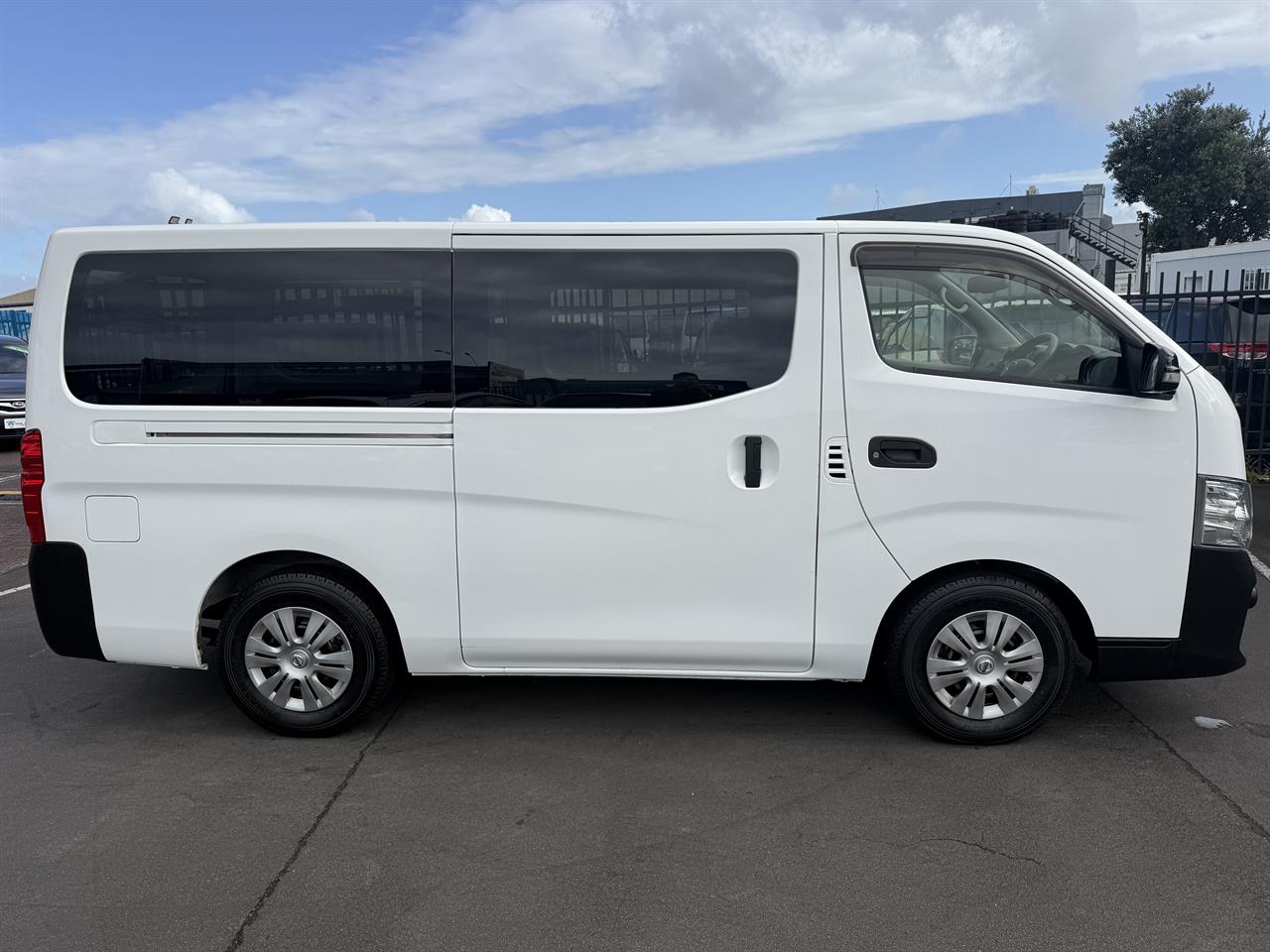 2020 Nissan NV350 thumbnail