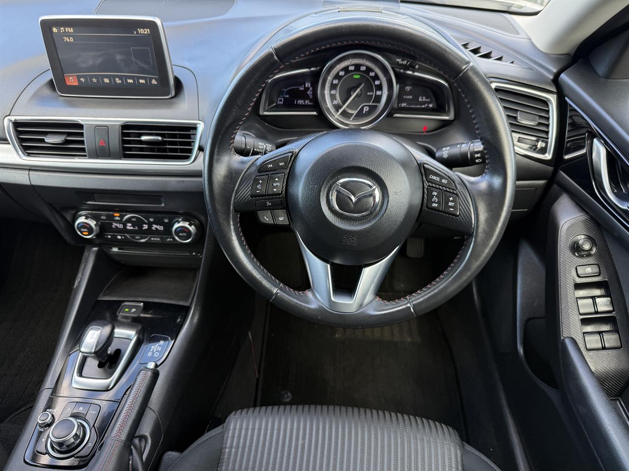 2013 Mazda Axela thumbnail