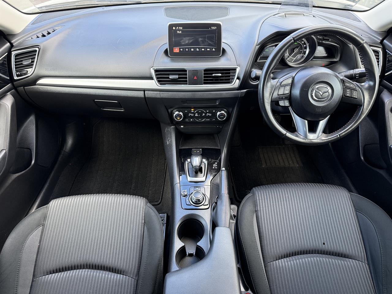 2013 Mazda Axela thumbnail
