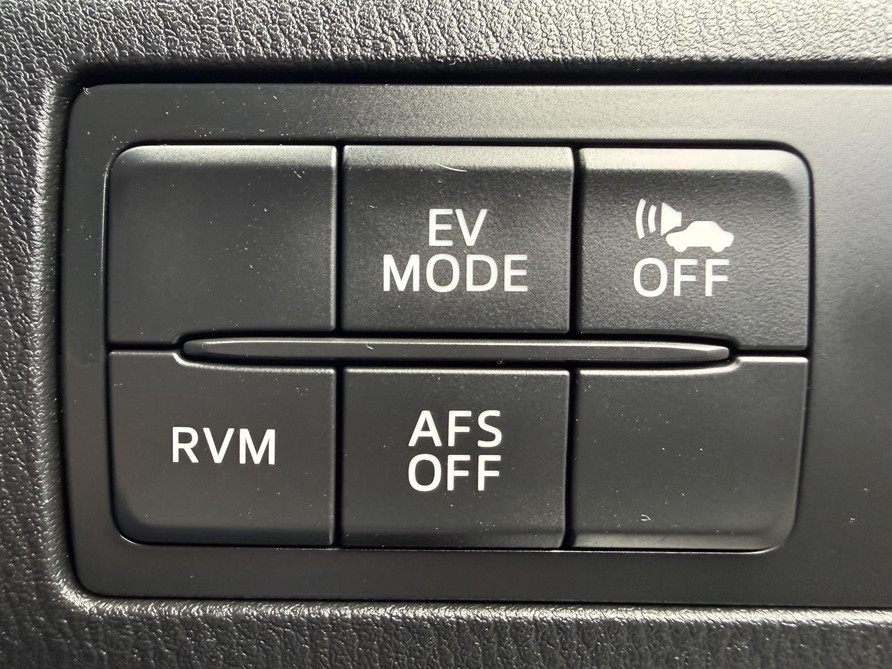 2013 Mazda Axela thumbnail