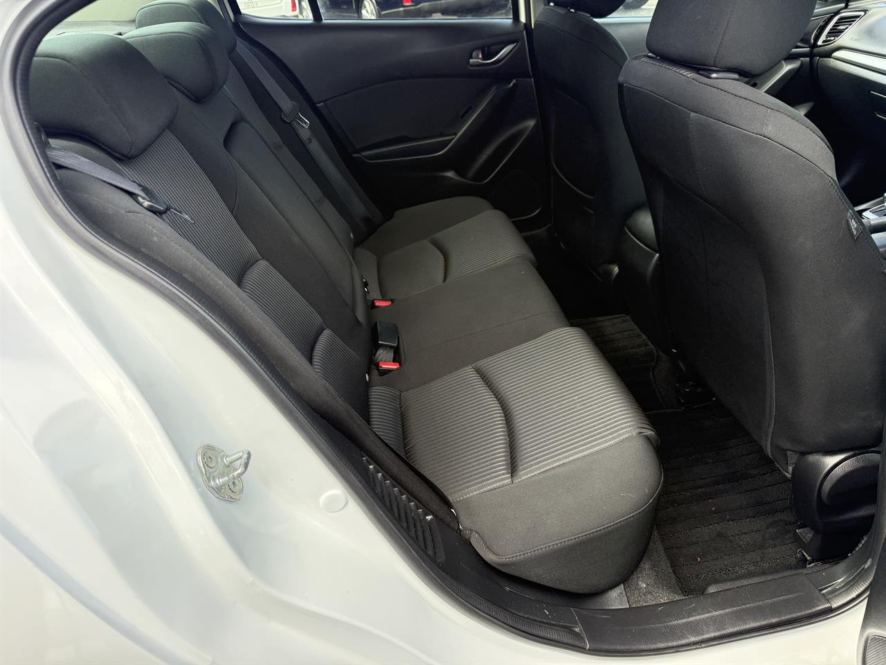2013 Mazda Axela thumbnail