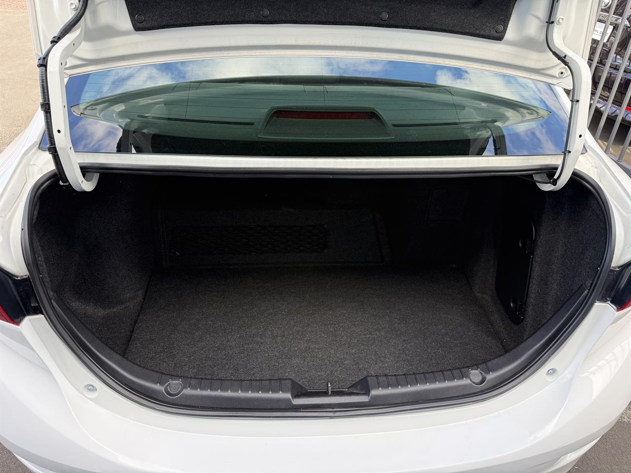 2013 Mazda Axela thumbnail