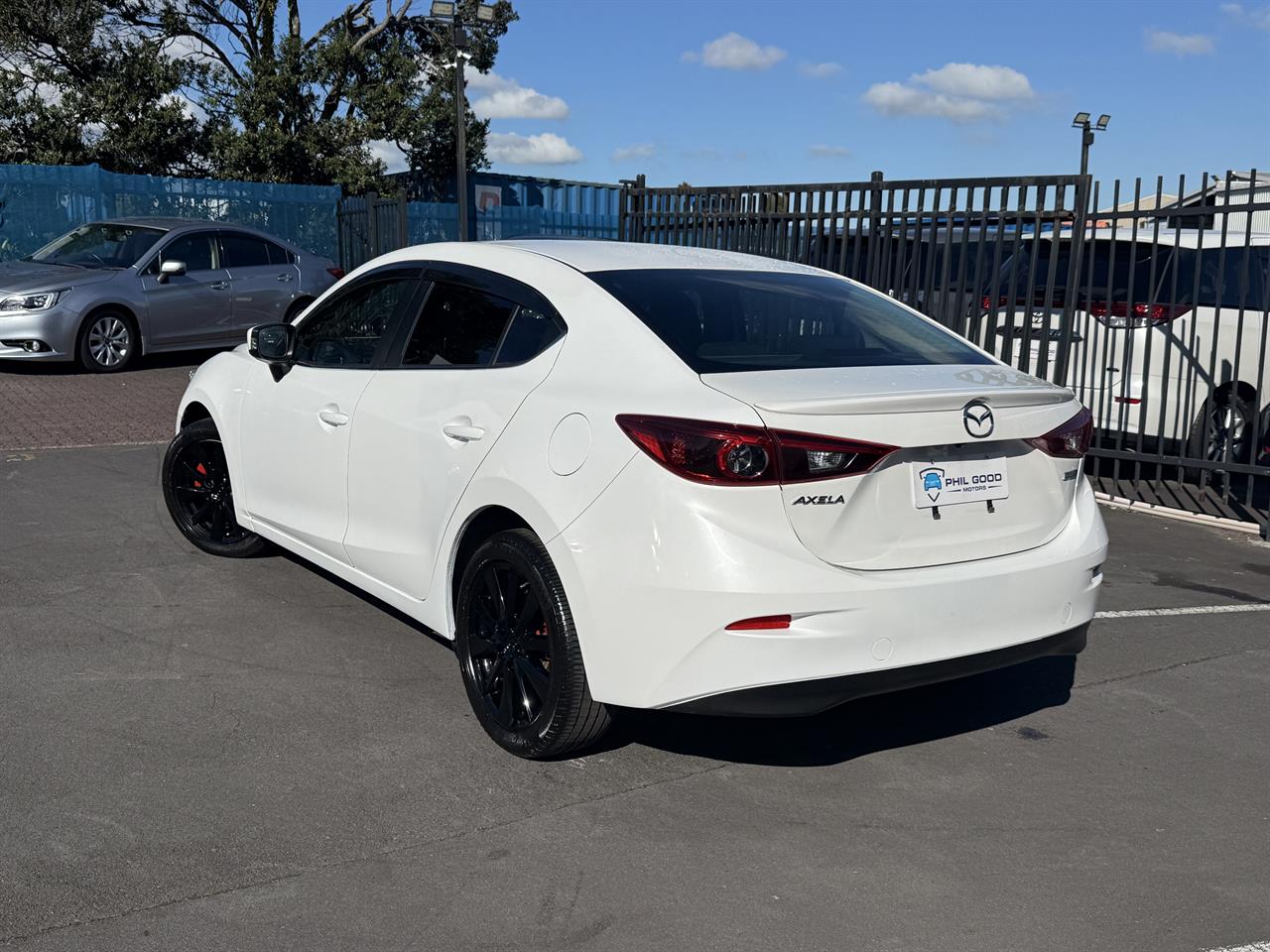 2013 Mazda Axela thumbnail