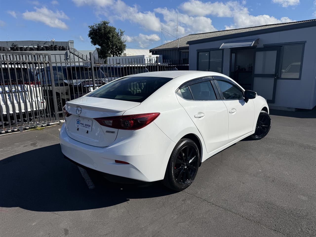 2013 Mazda Axela thumbnail