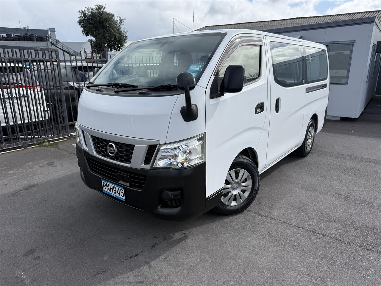 2017 Nissan NV350 thumbnail
