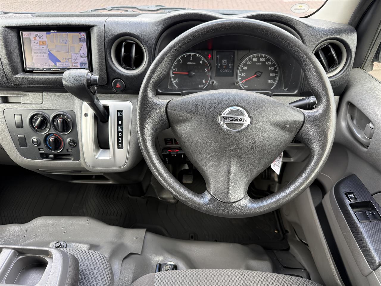 2017 Nissan NV350 thumbnail