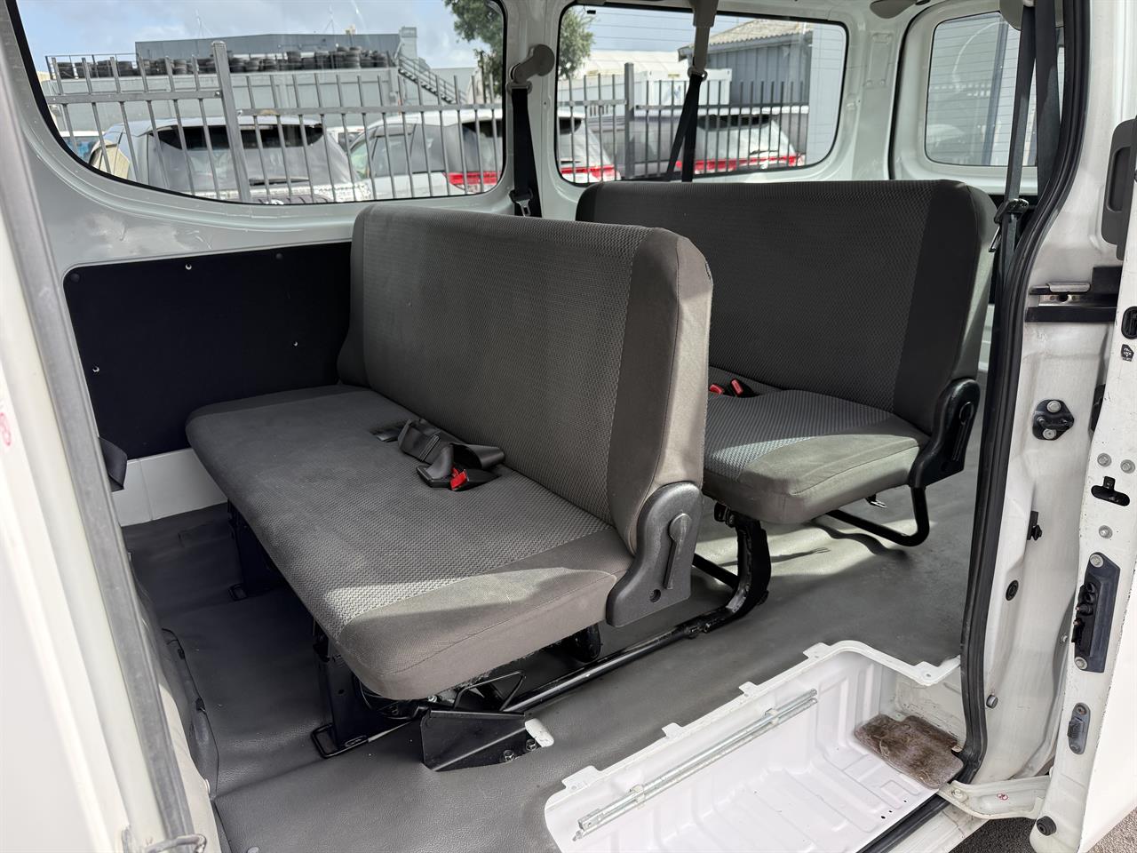 2017 Nissan NV350 thumbnail