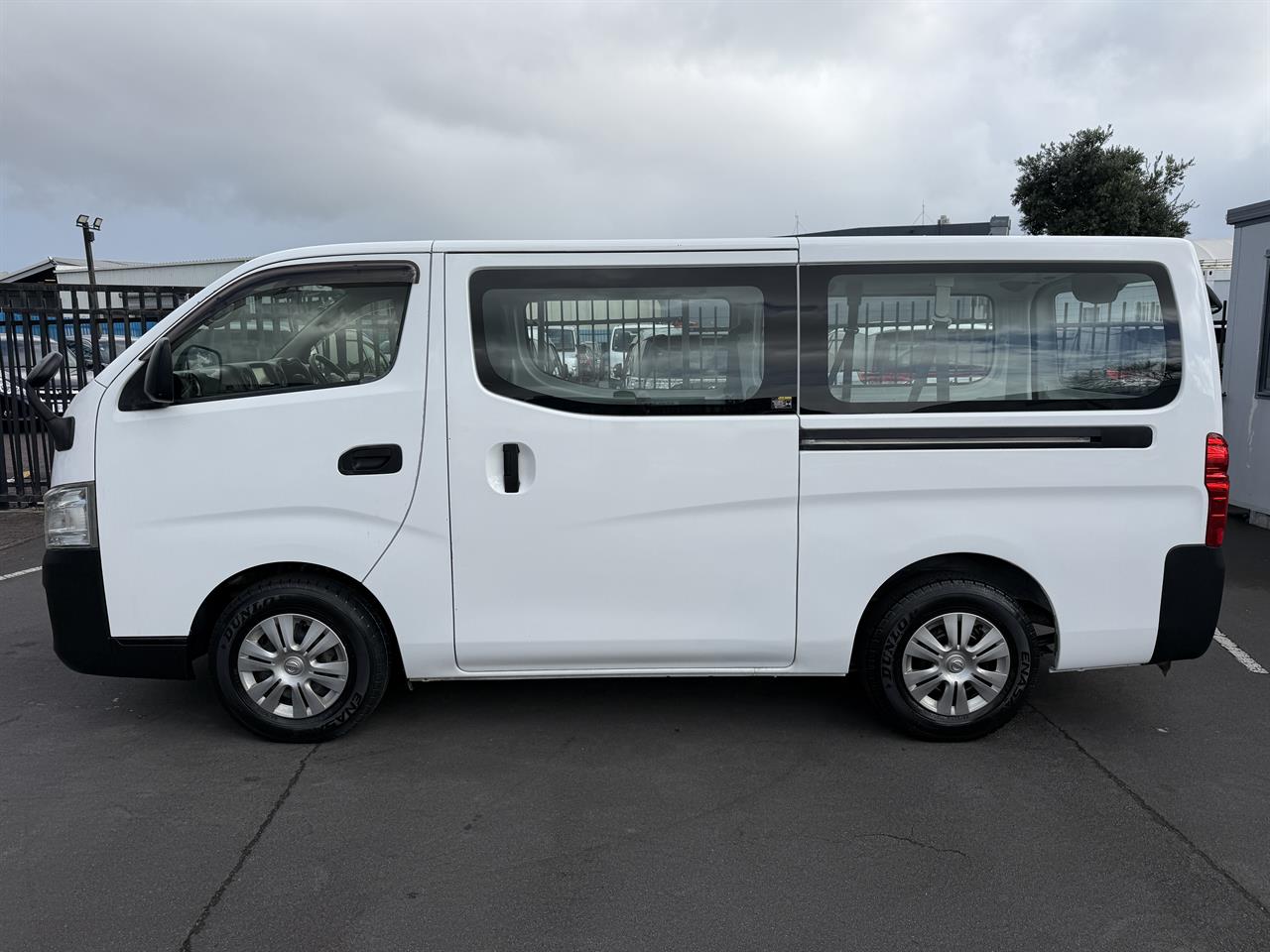 2017 Nissan NV350 thumbnail