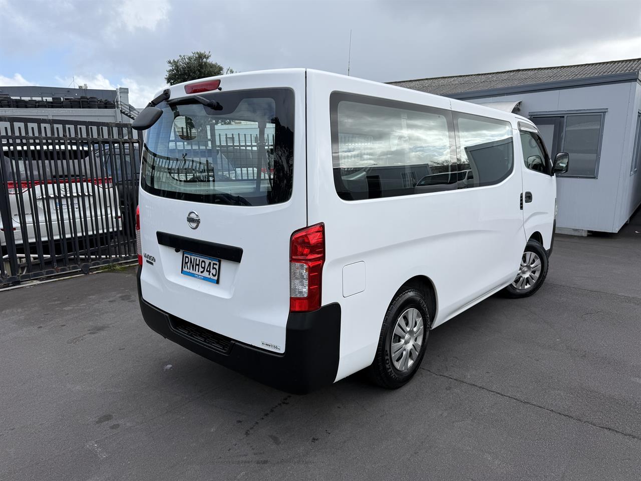 2017 Nissan NV350 thumbnail